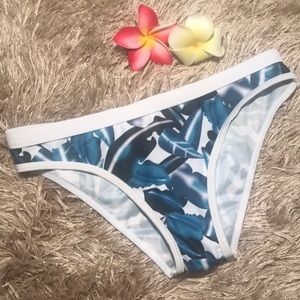 Pretty Black/Dark Blue Swim Bottoms (see measurements - IMO, more like X…